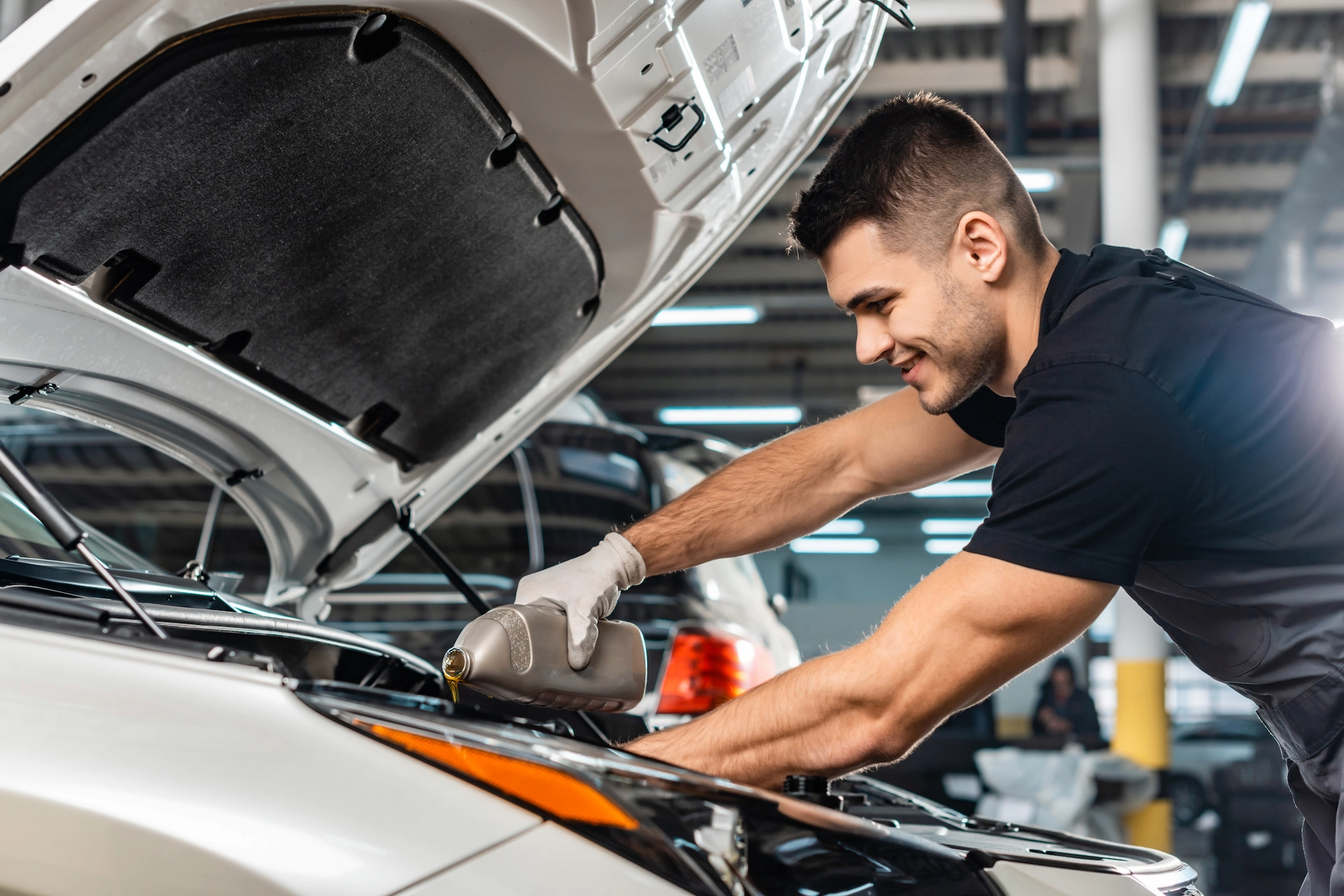 Como saber se o óleo do carro está baixo (sem ir no mecânico)